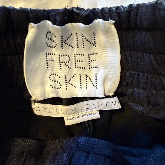 Stella McCartney vegan leather shorts. - Picture 2 of 5